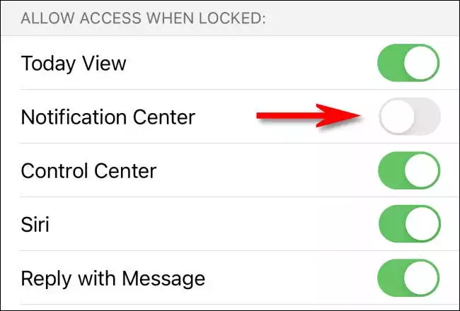 4در تنظیمات Passcode، به بخش "Allow Access When Locked"مراجعه کنید. روی کلید کنار «Notification Center» ضربه بزنید تا غیرفعال شود.